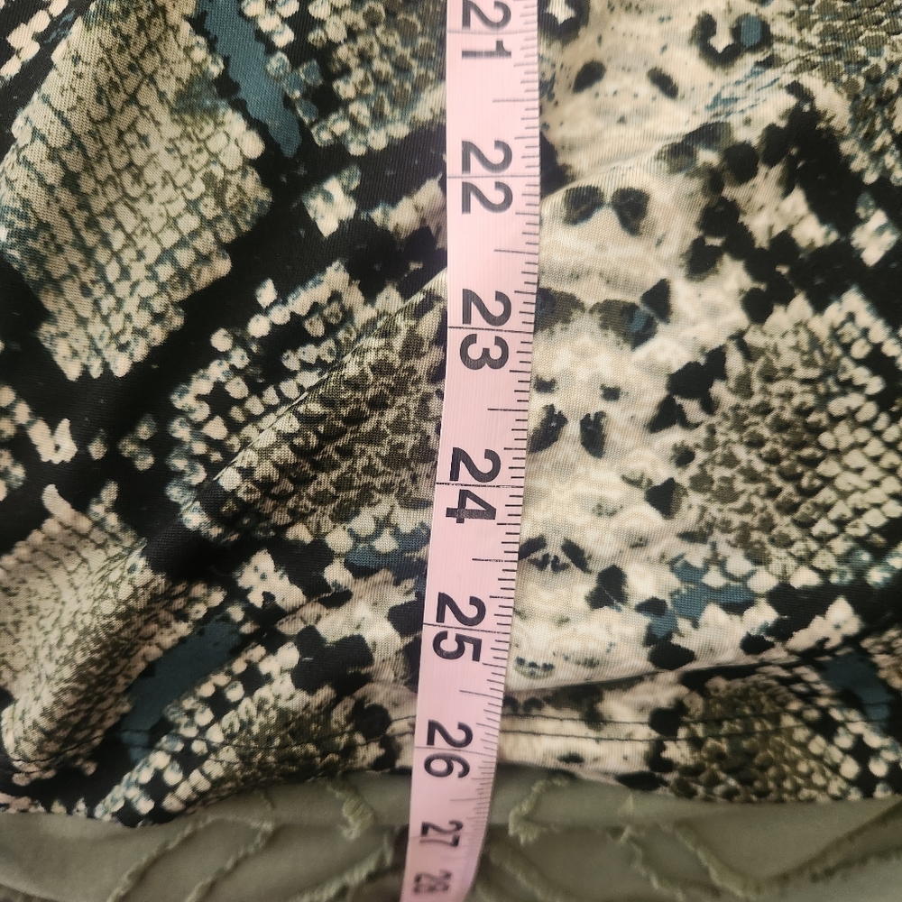 Per Seption Concept green and black snake print blouse. Size XL. - Picture 8 of 10